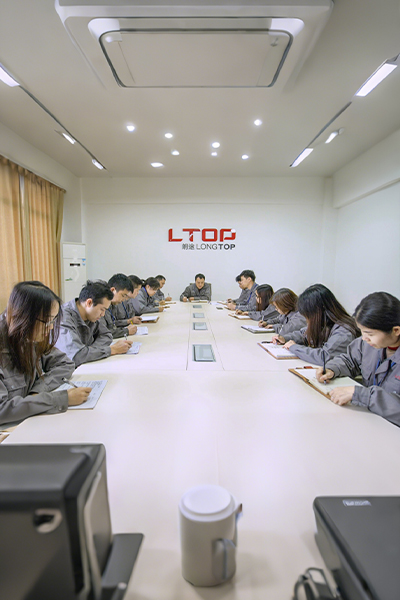 Company004